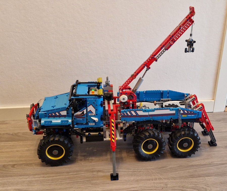 LEGO Technic 42070 6x6 All Terrain Crane