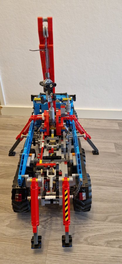 LEGO Technic 42070 6x6 All Terrain Crane