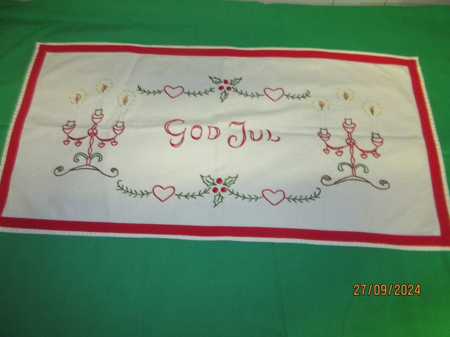 BRODERAD HANDBRODERAD JULBONAD JULVEPA BONAD VEPA GOD JUL LJUSTAKAR HJÄRTAN.