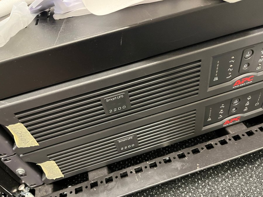 APC Smart-UPS 2200