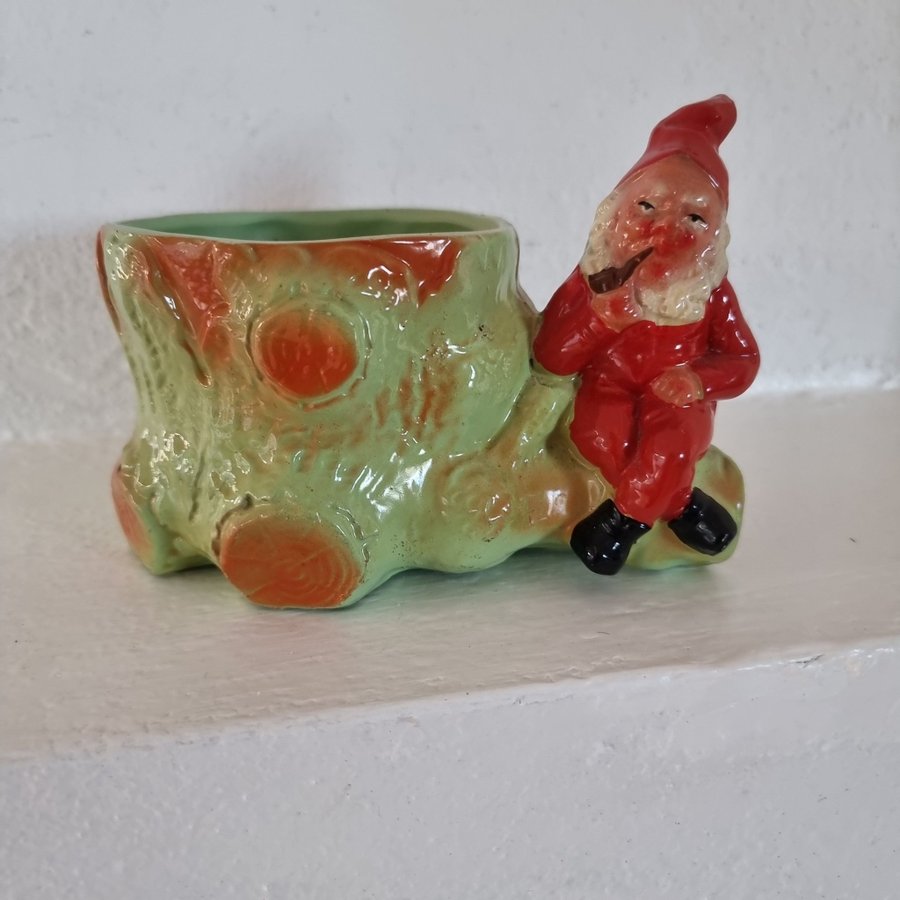 Antik Tomte med stubbe kruka välbevarad