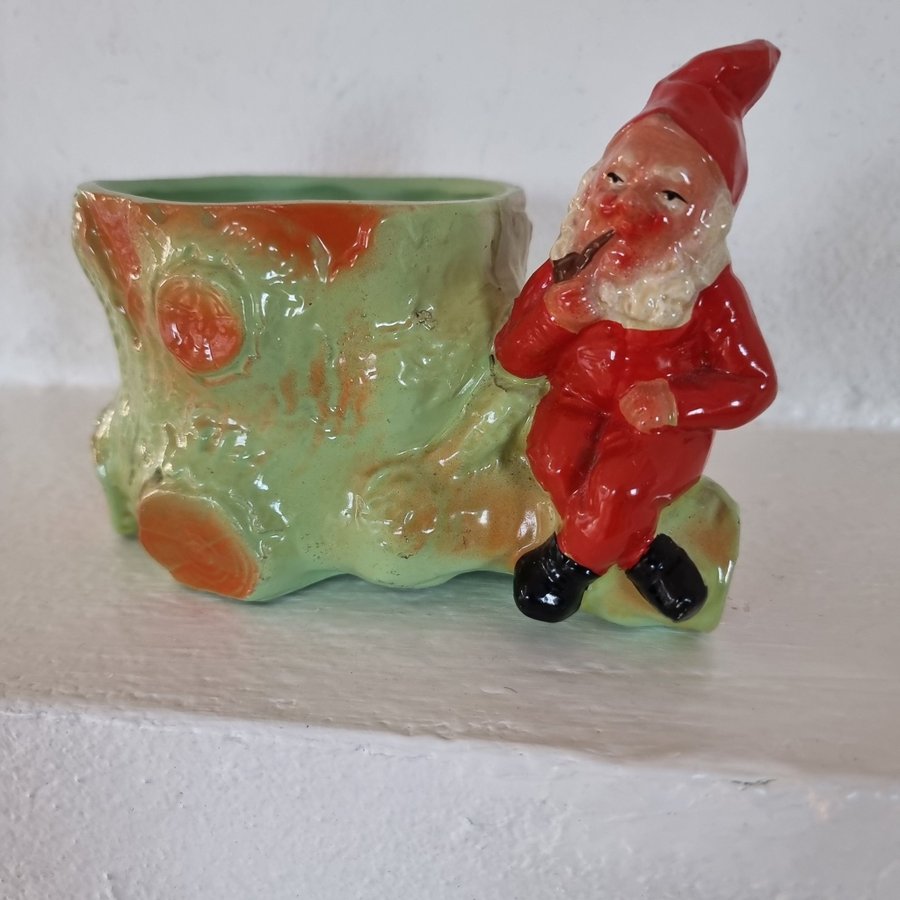 Antik Tomte med stubbe kruka välbevarad