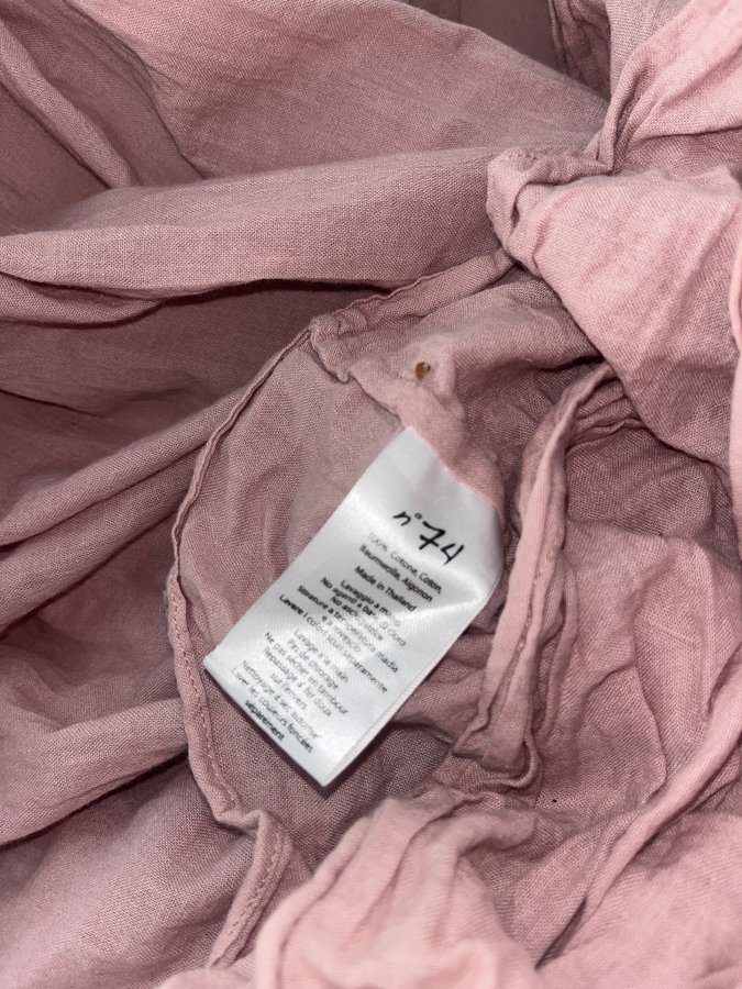 Söt sänghimmel fr NUMERO 74 i dusty pink ekologisk bomull