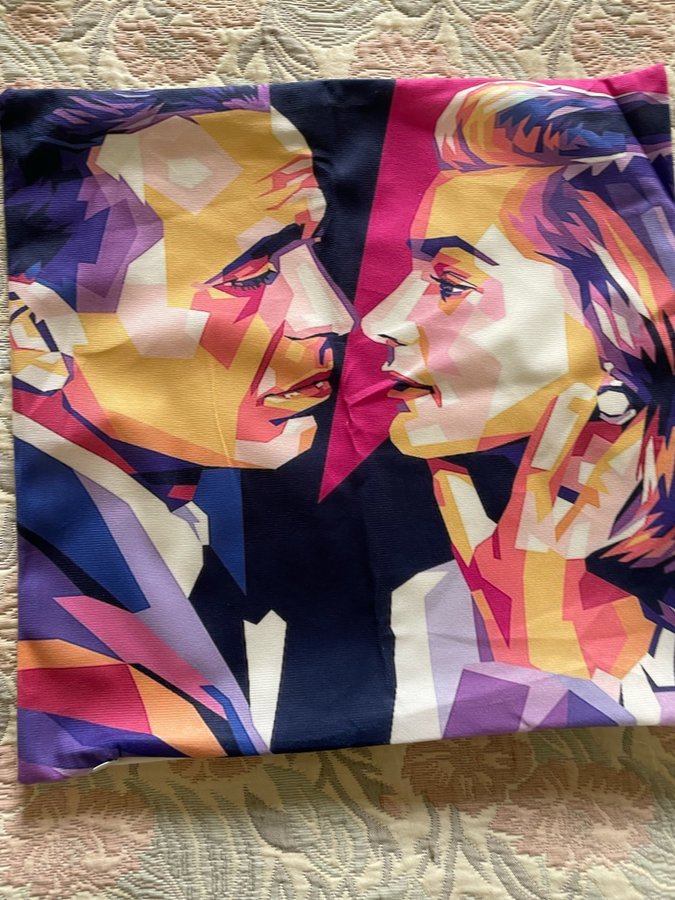 Prydnadskuddefodral Pop Art - Humphrey Bogart  Lauren Bacall Love