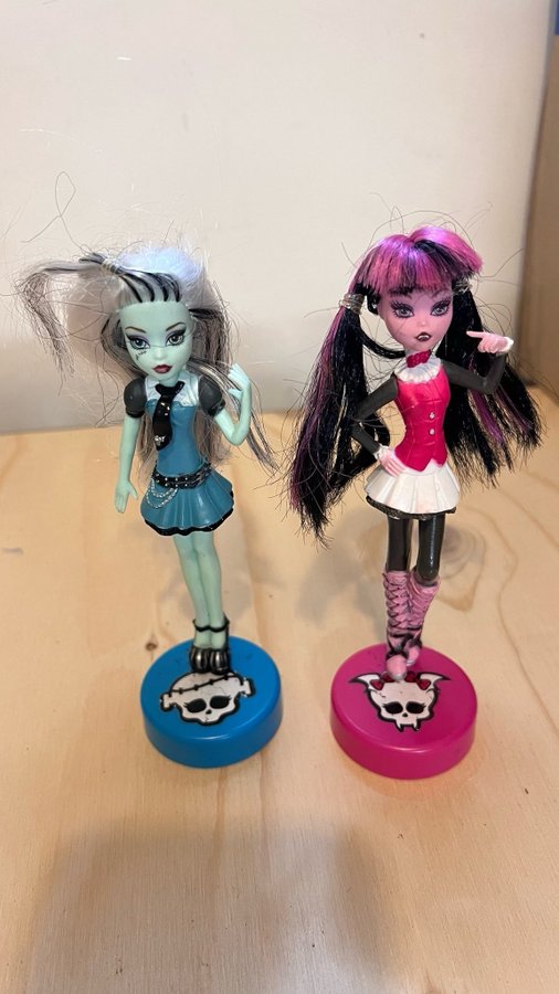 Monster High dockpennor draculaura och Frankie Stein