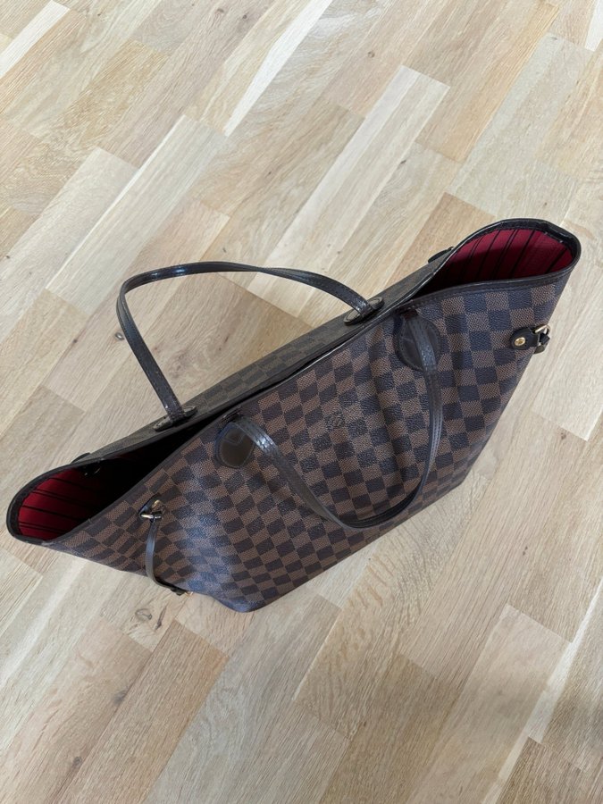 Louis Vuitton Neverfull MM Tote Bag