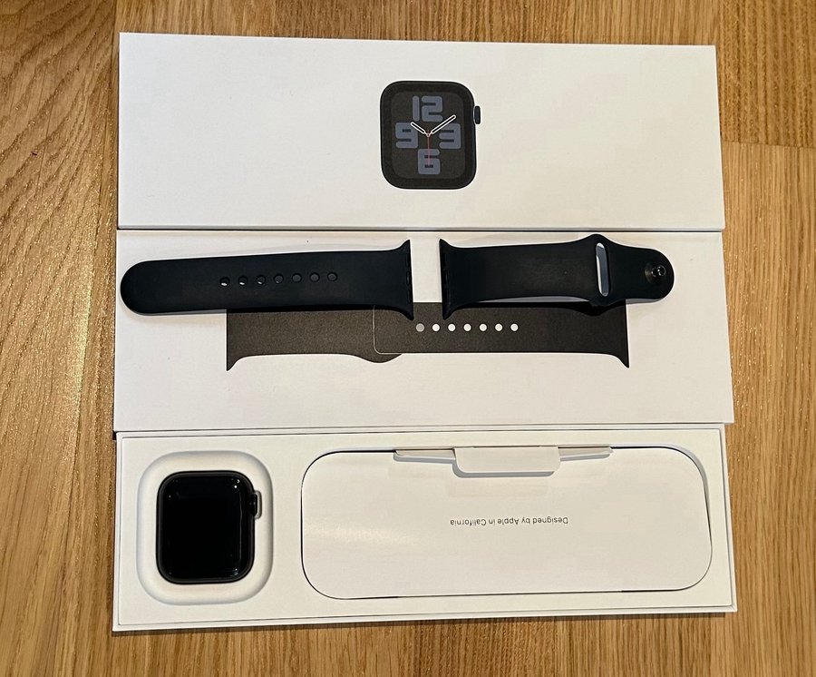 Apple Watch SE (2:a generationen) 40mm Midnight Aluminium