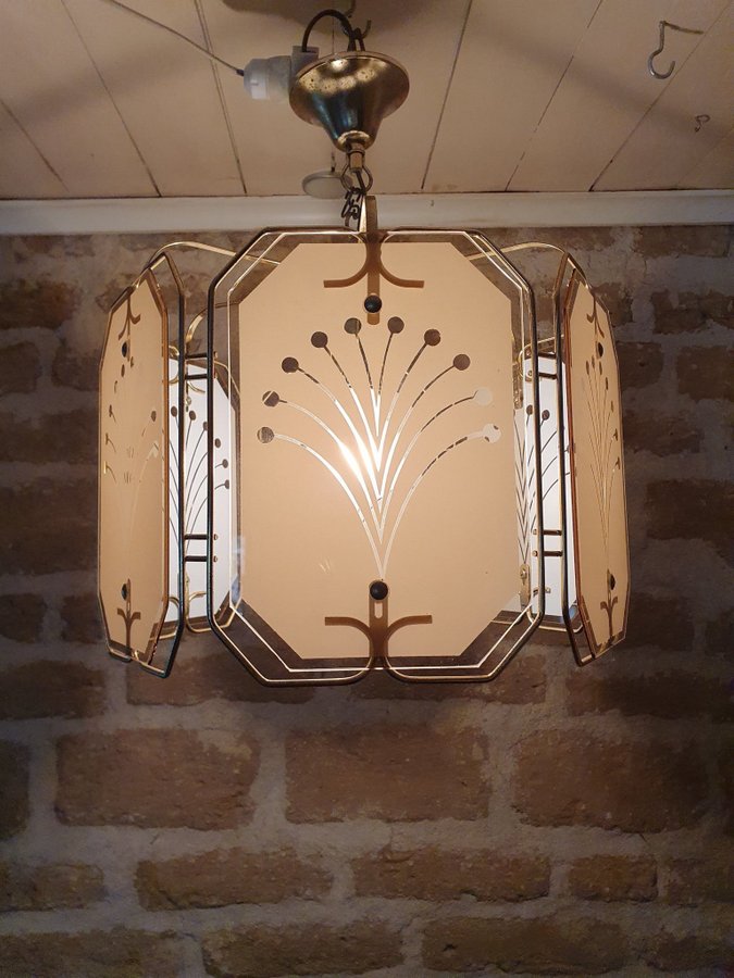 ** Retro art deco taklampa mässing rökfärgat glas lampa påfågel fjädrar