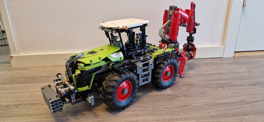 Lego technic 42054 CLAAS XERION 5000 TRAC VC traktor