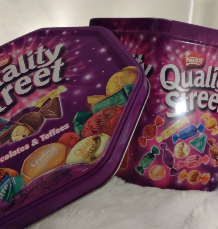 Fin burk från quality Street, 24 * 17 cm med lite lättare bucklor, annars fin