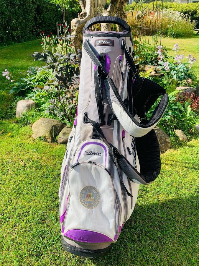 Snygg och funktionell Titleist Golfbag bärbag standbag Vit Lila